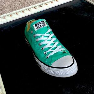 Menta Converse...Mens size 9/ Women’s size 11